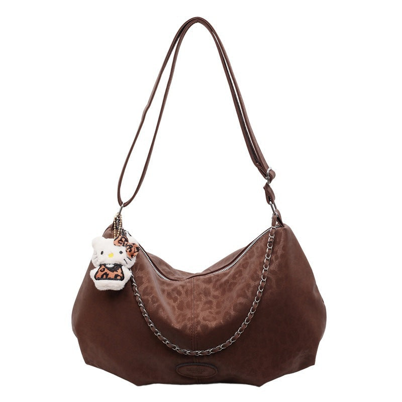 Ladies elegant hobo bag made of structured synthetic leather with detachable tag