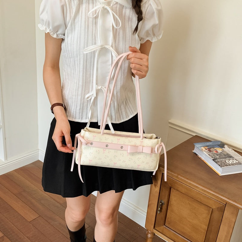 Women's crossbody bag with elegant fringe design