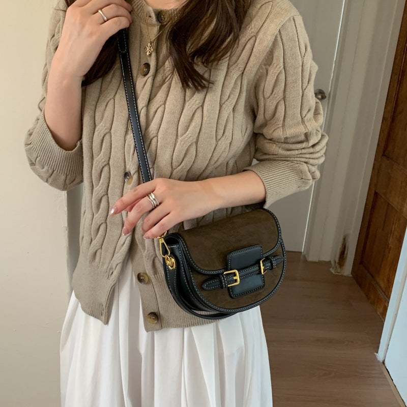 Women's shoulder bag made of high-quality suede with elegant chain closure