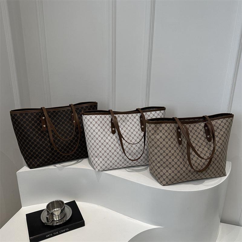Ladies elegant tote bag with geometric pattern