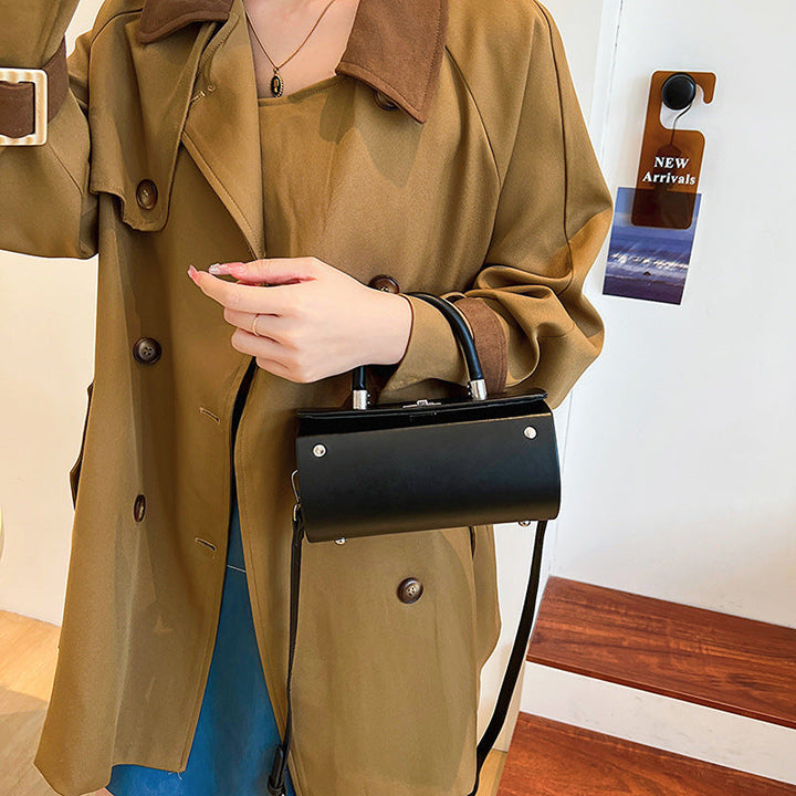 Ladies elegant shoulder bag with detachable shoulder strap
