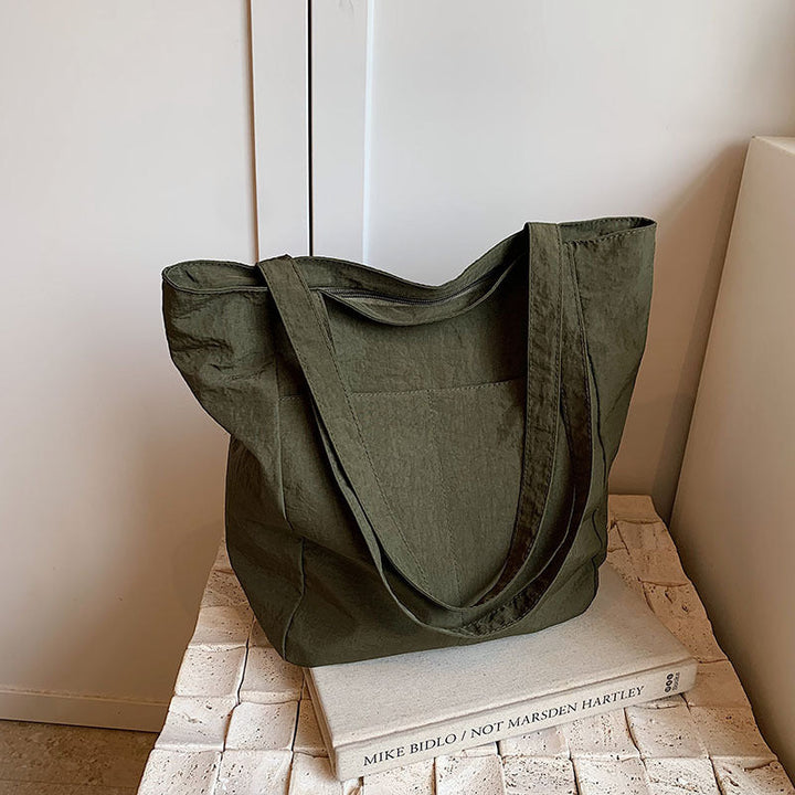Women's casual tote bag with spacious design and practical inner pockets