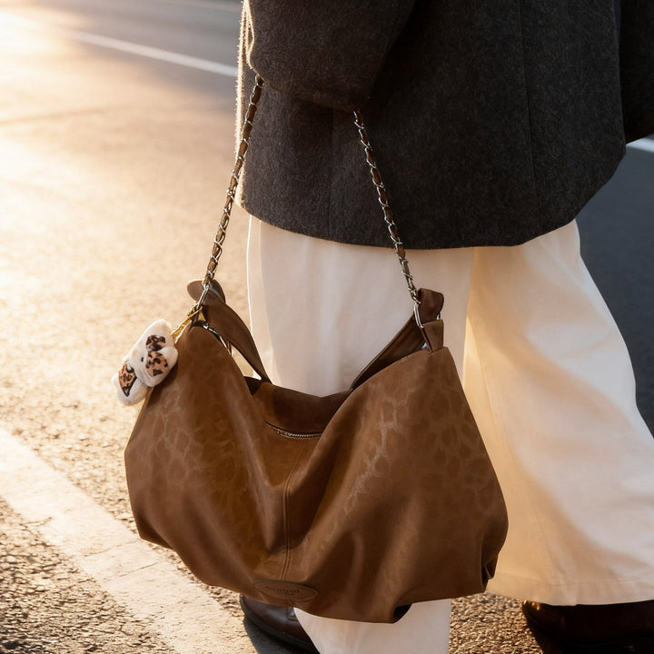 Ladies elegant hobo bag made of structured synthetic leather with detachable tag