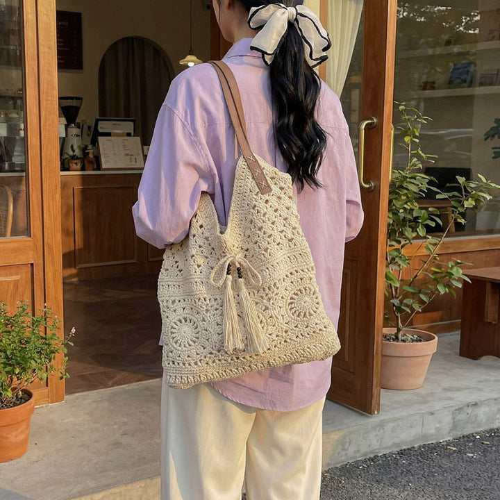 Ladies' crochet shoulder bag with playful fringes and decorative details