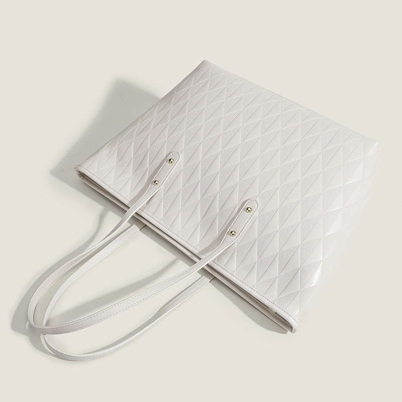 Women's tote bag with elegant diamond design and practical inner compartments