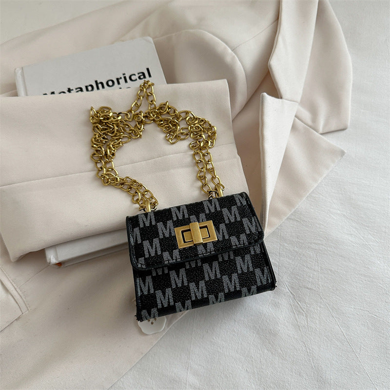 Ladies mini wallet with elegant chain decoration