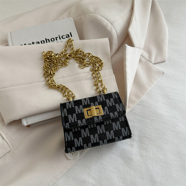 Ladies mini wallet with elegant chain decoration