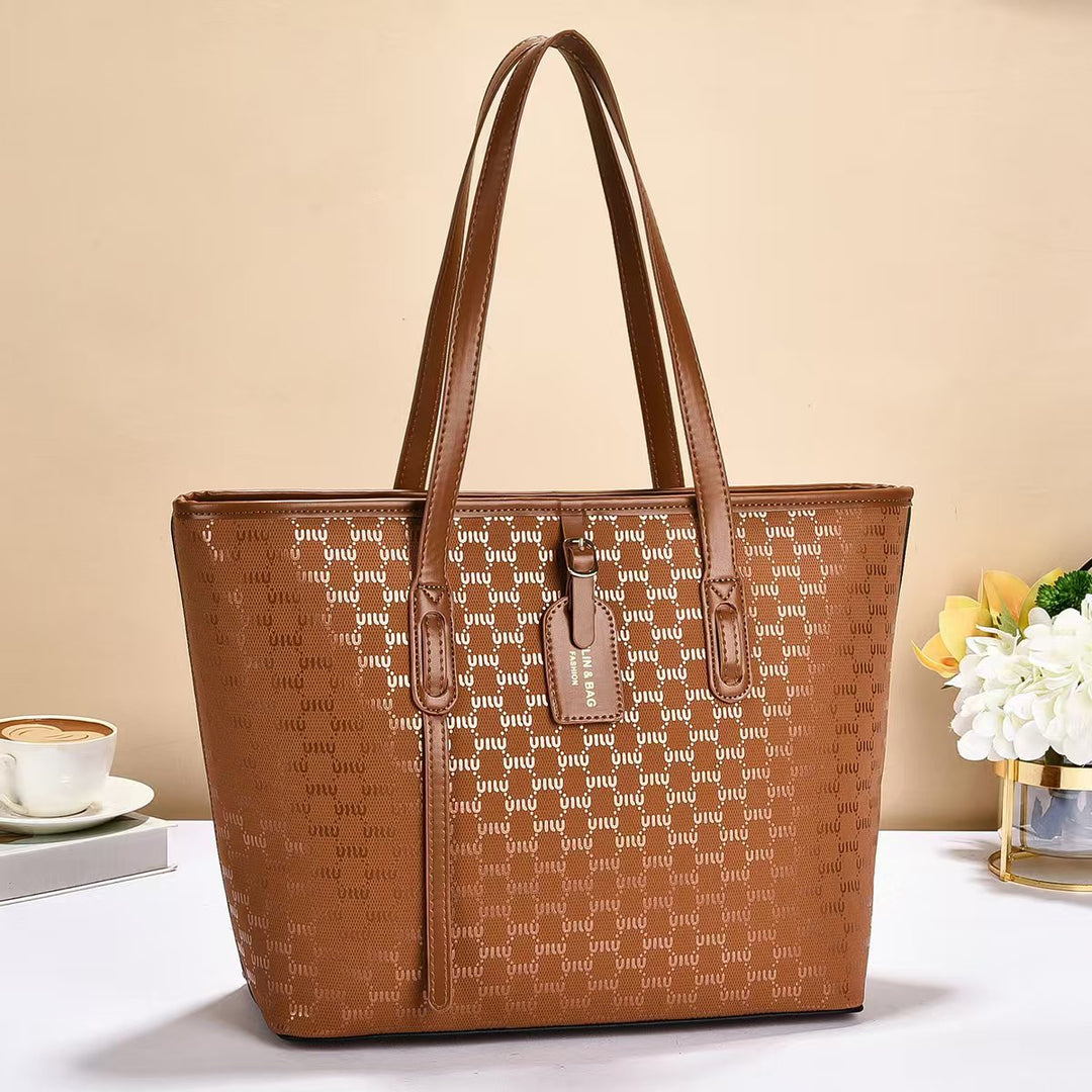 Women's tote bag with luxurious design and structured outer material