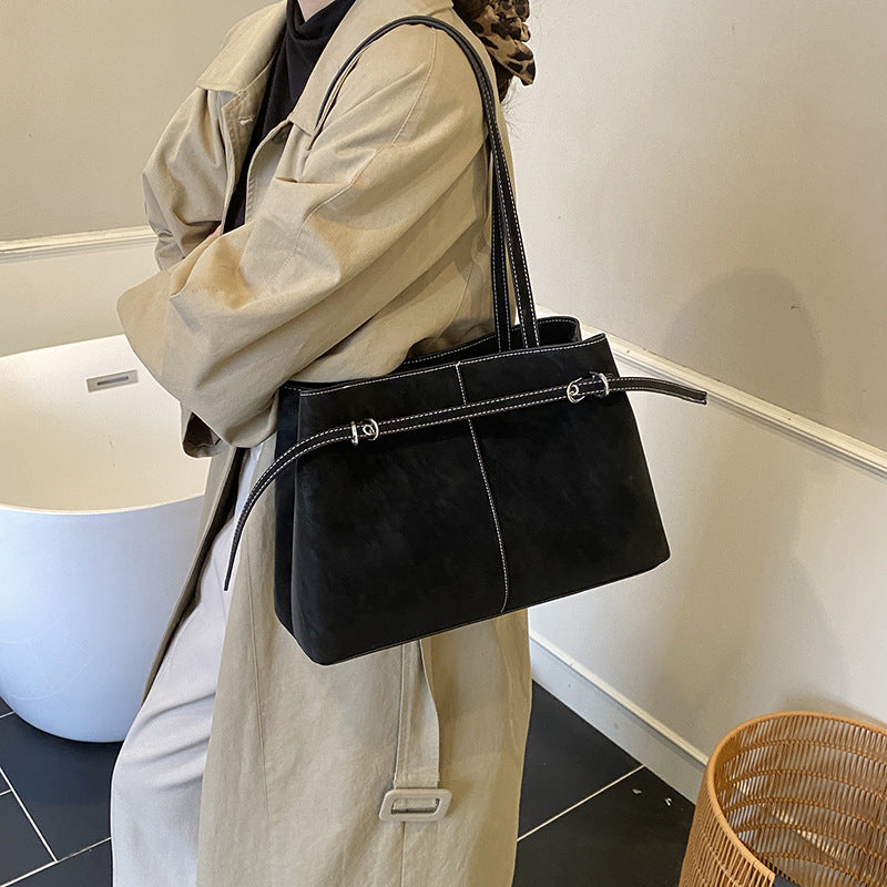 Women's Tote Bag made of high-quality synthetic leather with an elegant shoulder strap