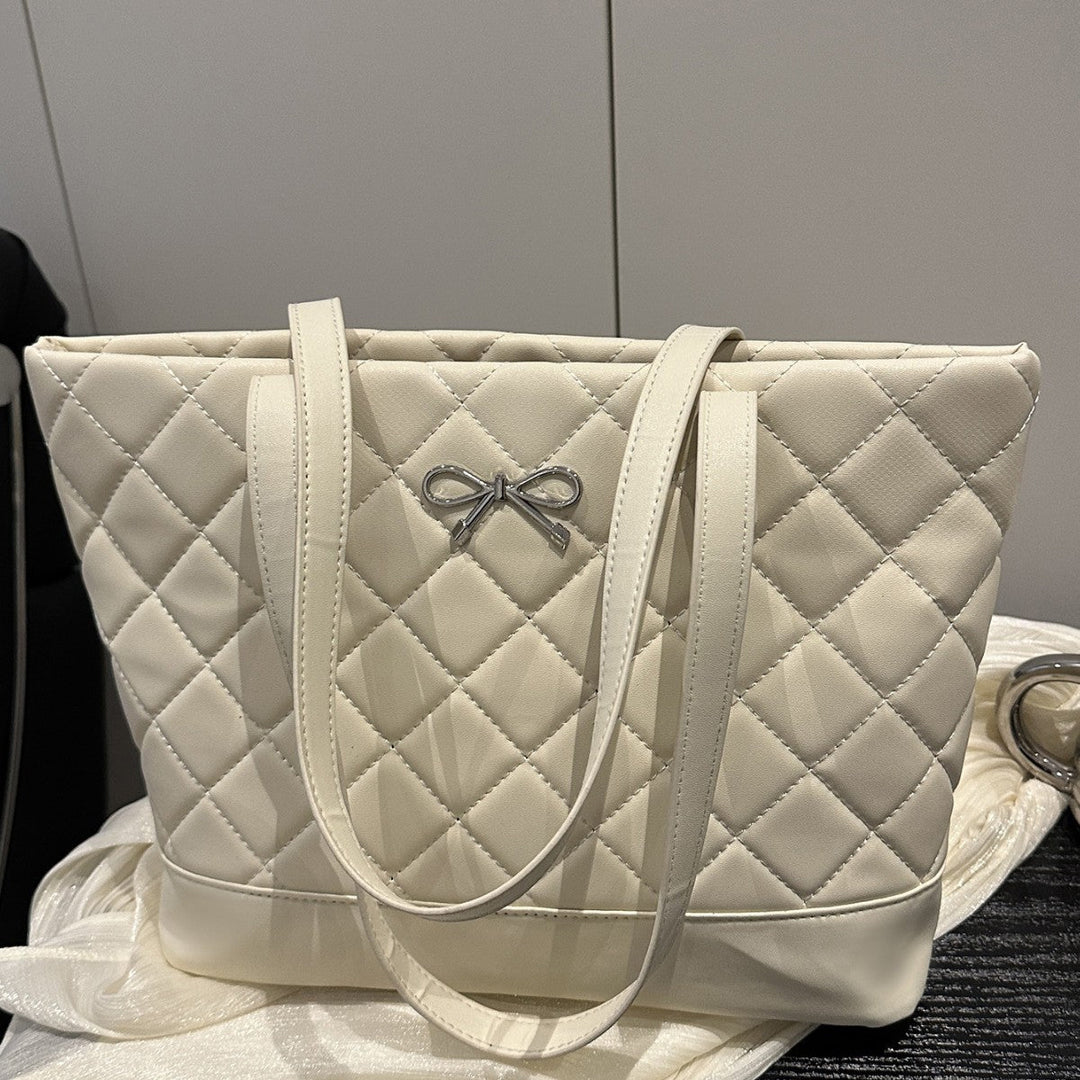 Women's elegant tote bag made of high-quality synthetic leather