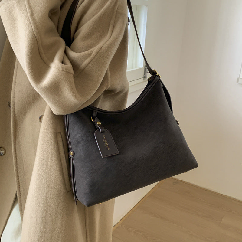 Ladies elegant shoulder bag with soft leather