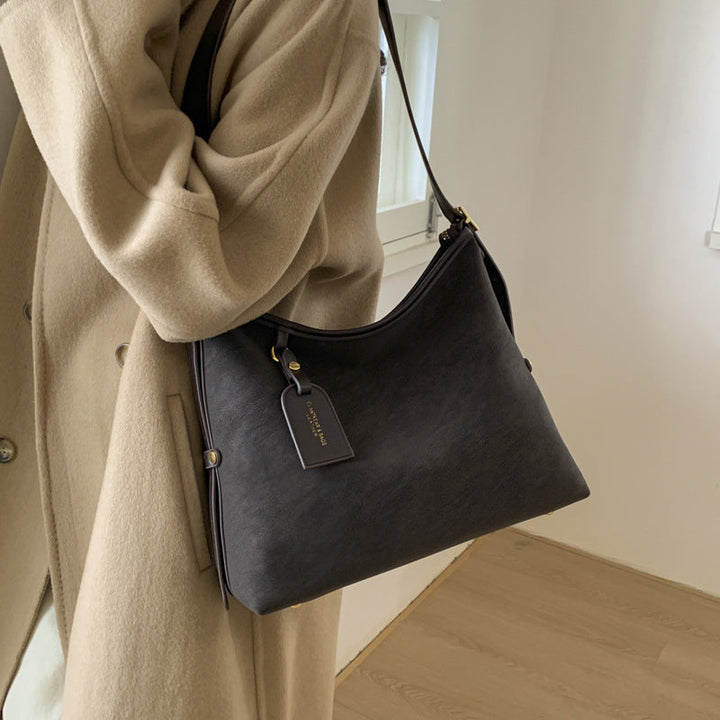 Ladies elegant shoulder bag with soft leather