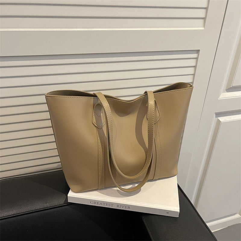 Women's elegant tote bag with minimalist structure