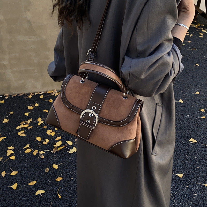 Women's practical shoulder bag made of high-quality synthetic leather