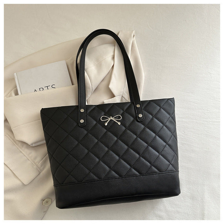 Women's elegant tote bag made of high-quality synthetic leather