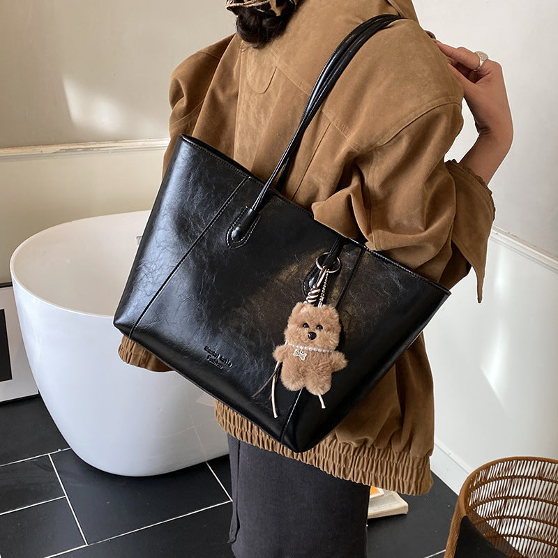 Women’s tote bag with high-quality faux leather and practical interior