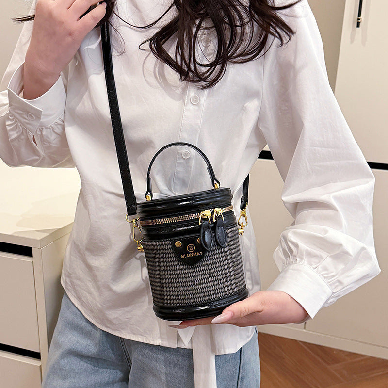 Women stylish shoulder bag in elegant basket design
