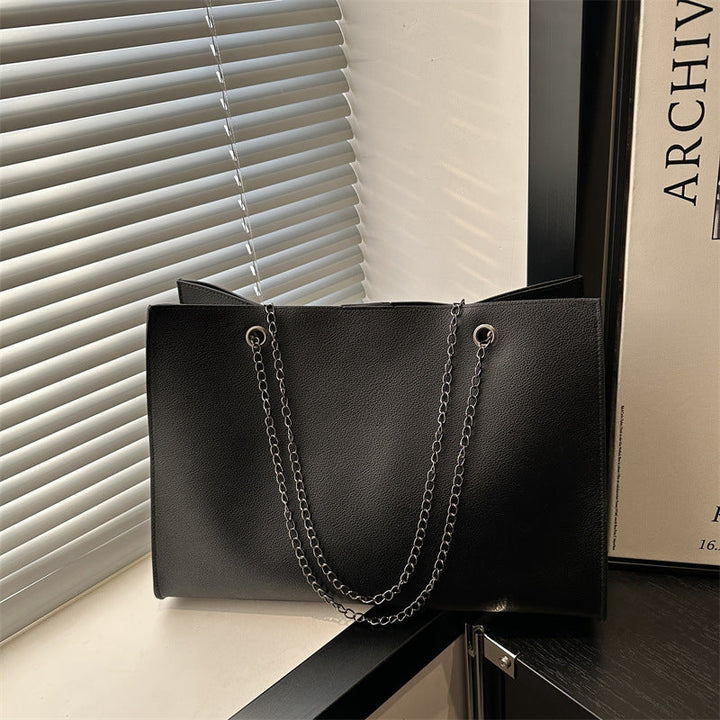 Women elegant tote bag with practical inner compartment and stylish chain strap