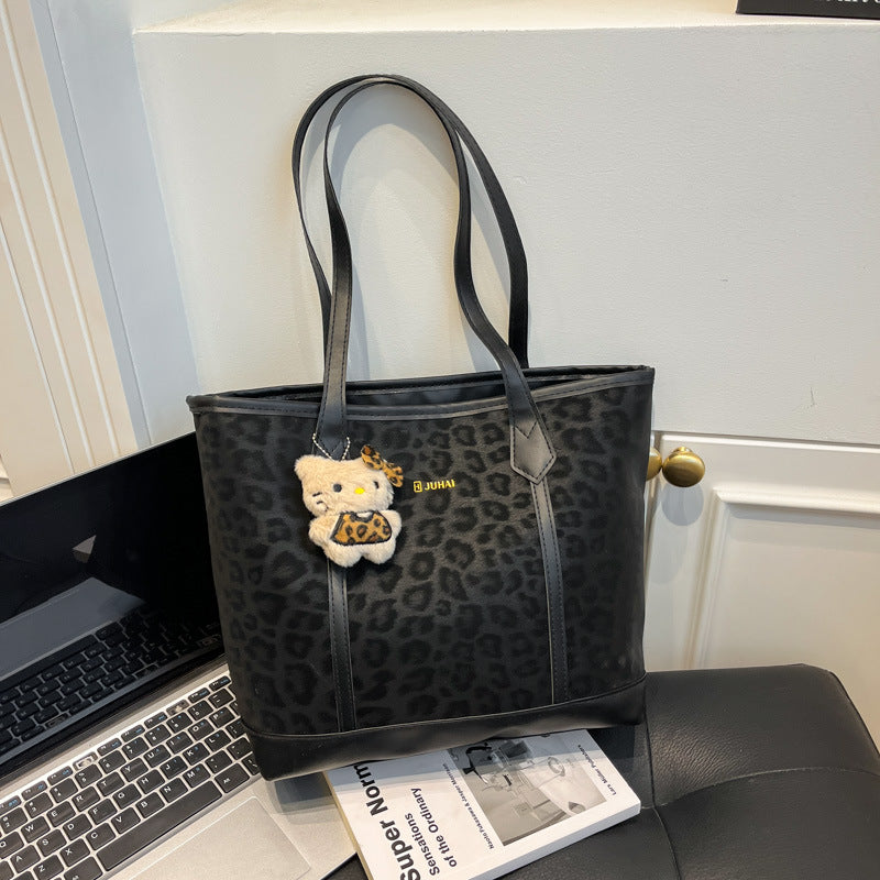 Women’s fashionable tote bag with leopard print and practical inner pocket