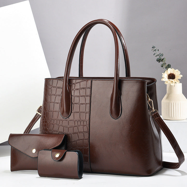 Women's tote bag with removable accessories