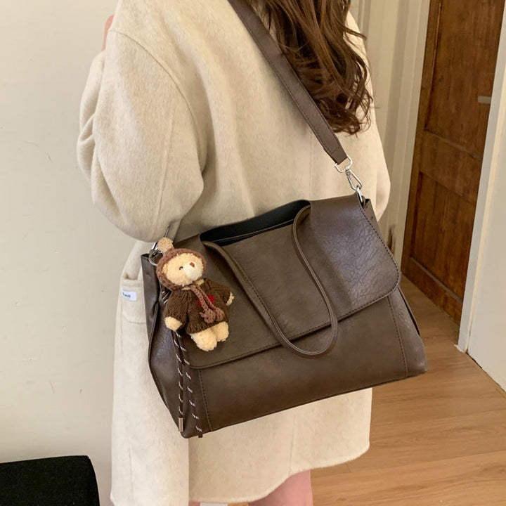 Women's fashionable shoulder bag with charming pendant