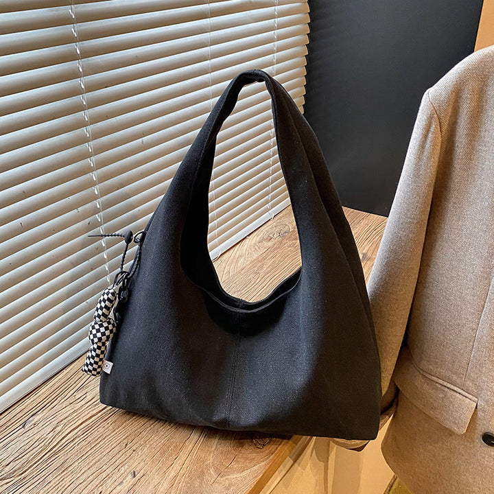 Women's fashionable tote bag with innovative carrying opening