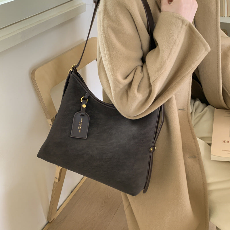 Ladies elegant shoulder bag with soft leather