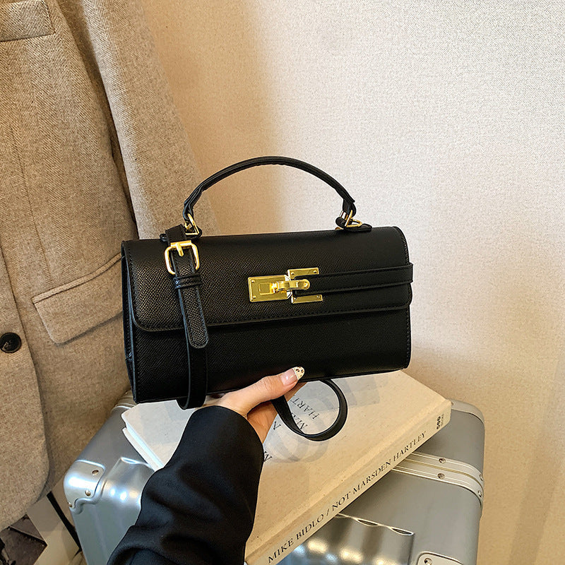 Women's Designer Shoulder Bag with Luxurious Chain Closure