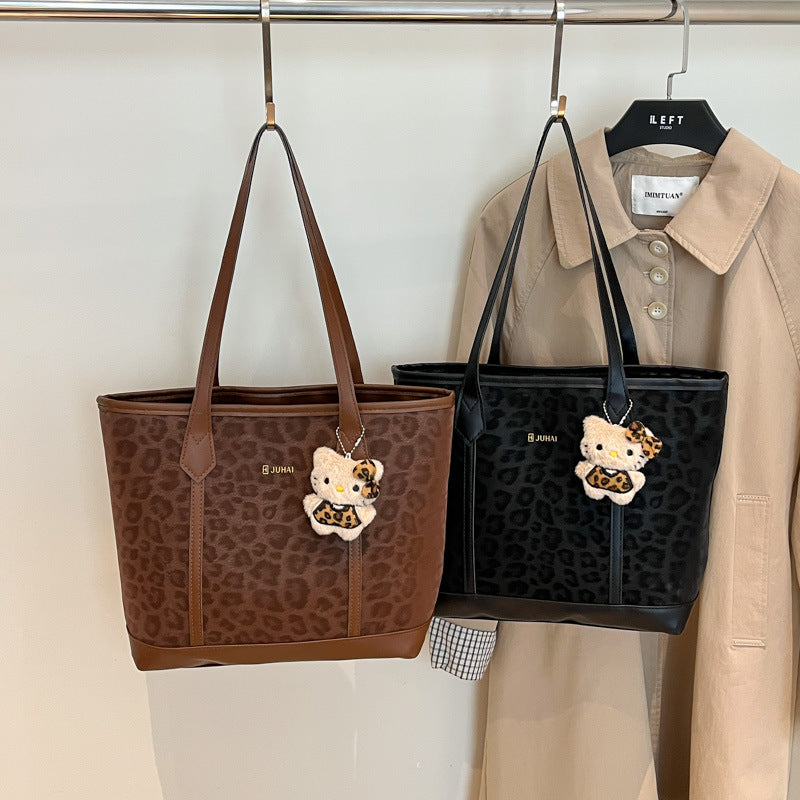 Women’s fashionable tote bag with leopard print and practical inner pocket