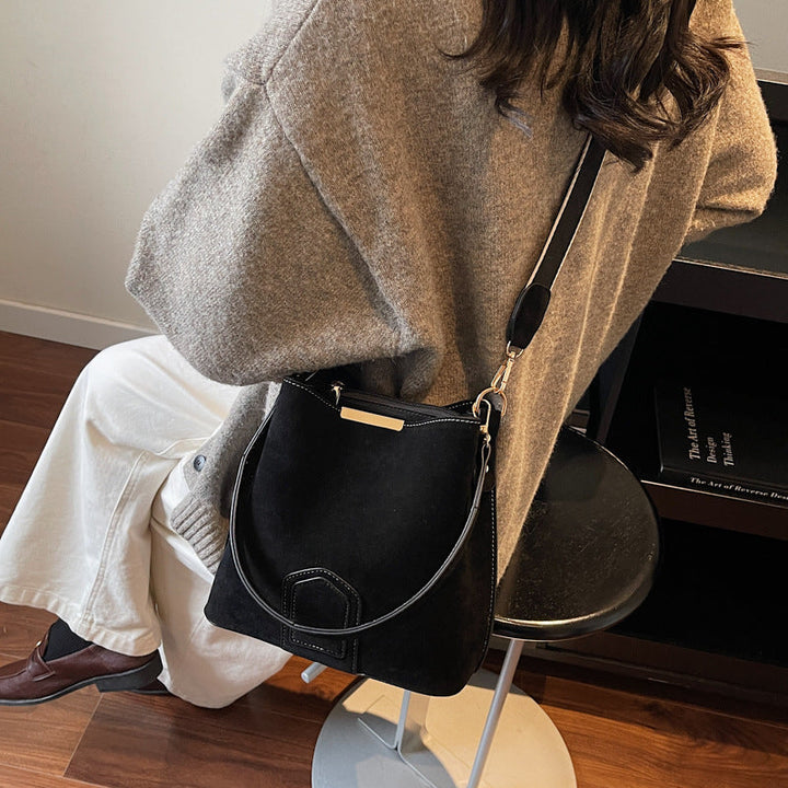 Women’s practical shoulder bag made of high-quality suede