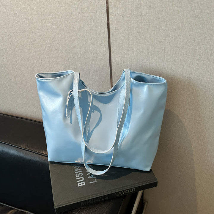 Women's stylish tote bag with practical inner pockets