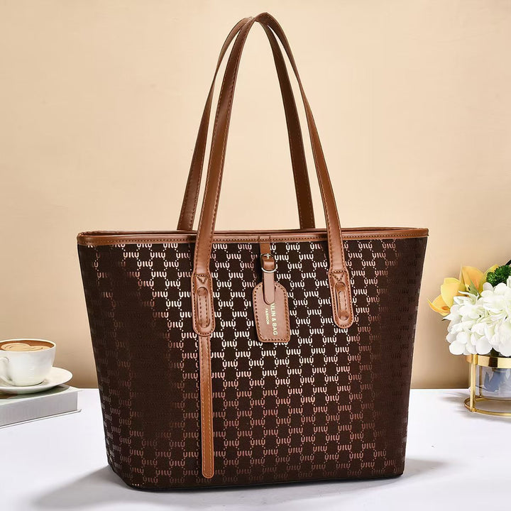 Women's tote bag with luxurious design and structured outer material