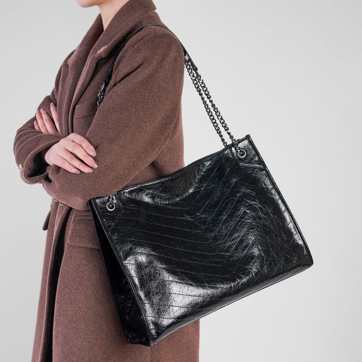 Women's Tote Bag made of shiny faux leather with quilted pattern