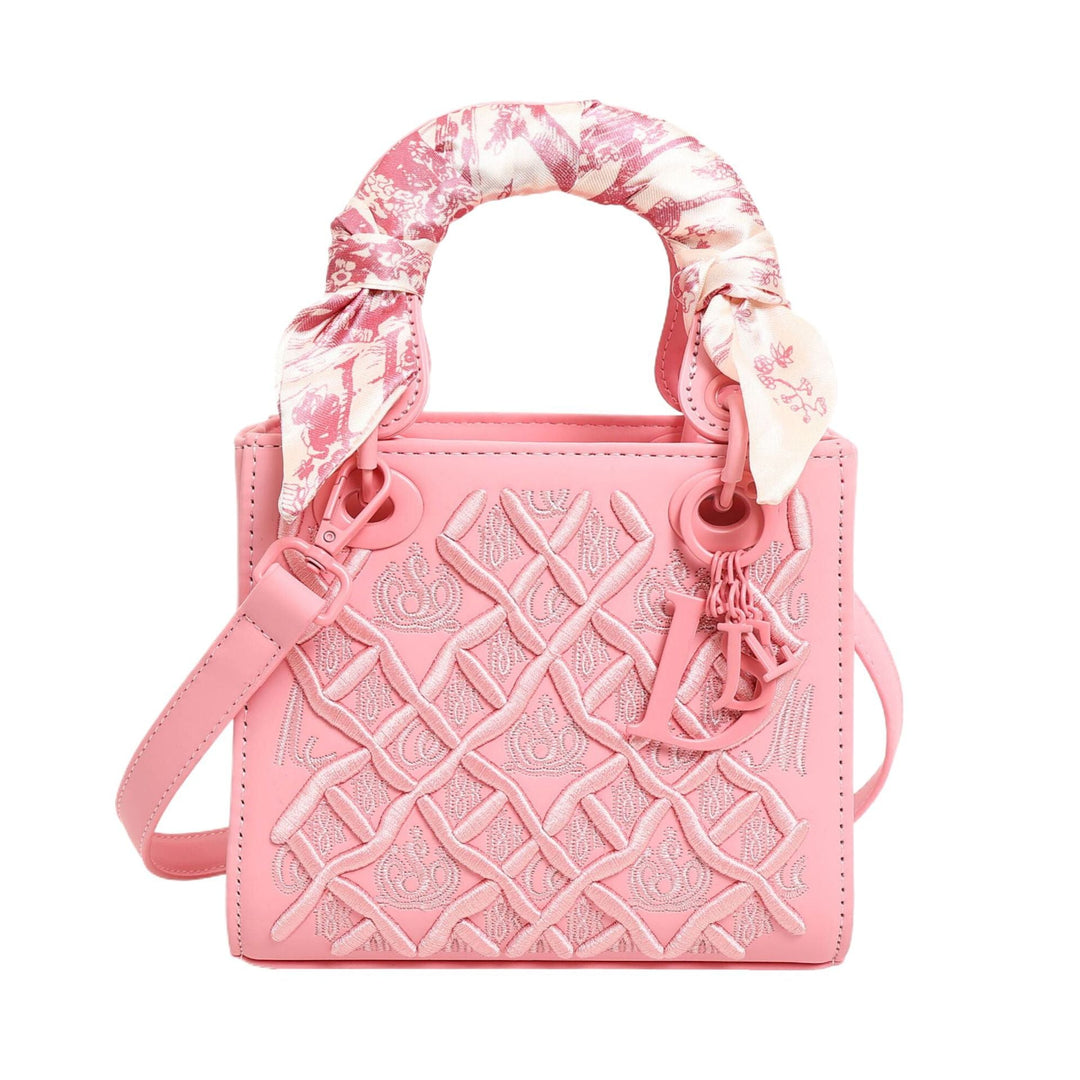 Ladies handbag with luxurious pattern