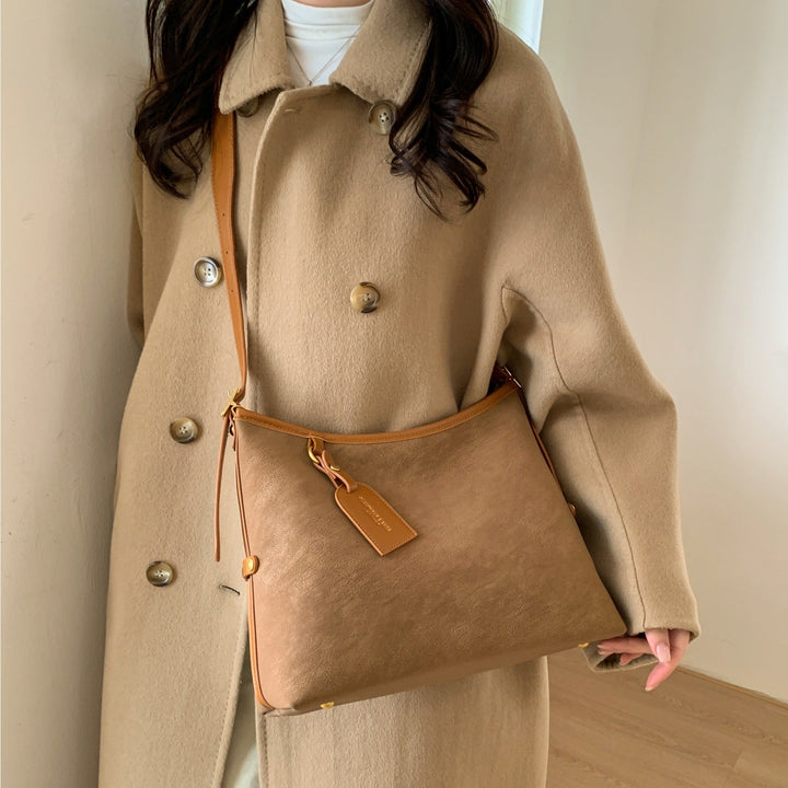 Ladies elegant shoulder bag with soft leather