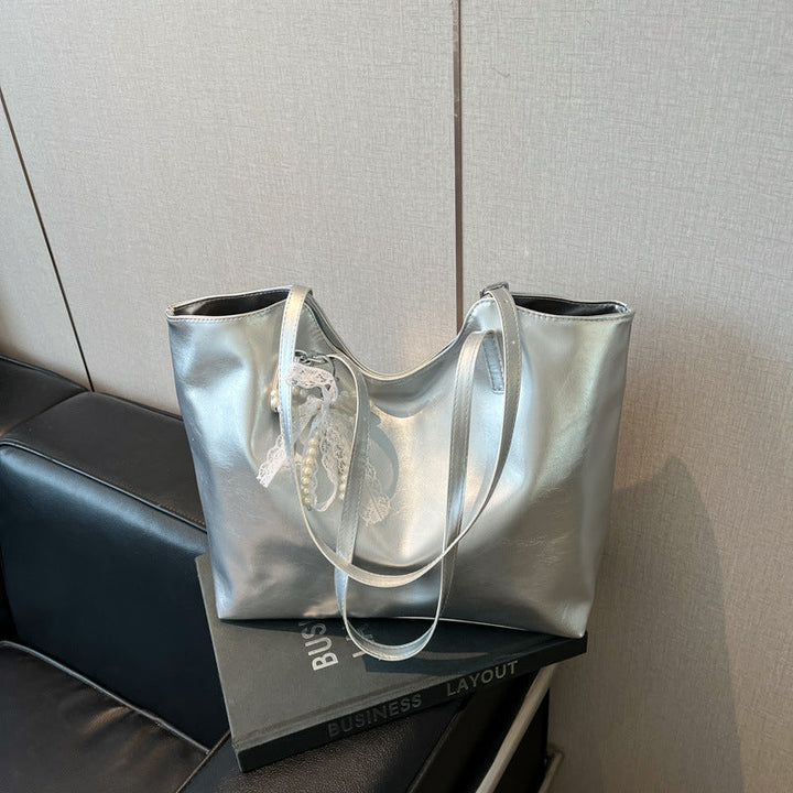 Women's stylish tote bag with practical inner pockets
