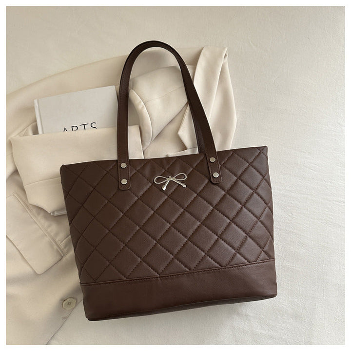 Women's elegant tote bag made of high-quality synthetic leather