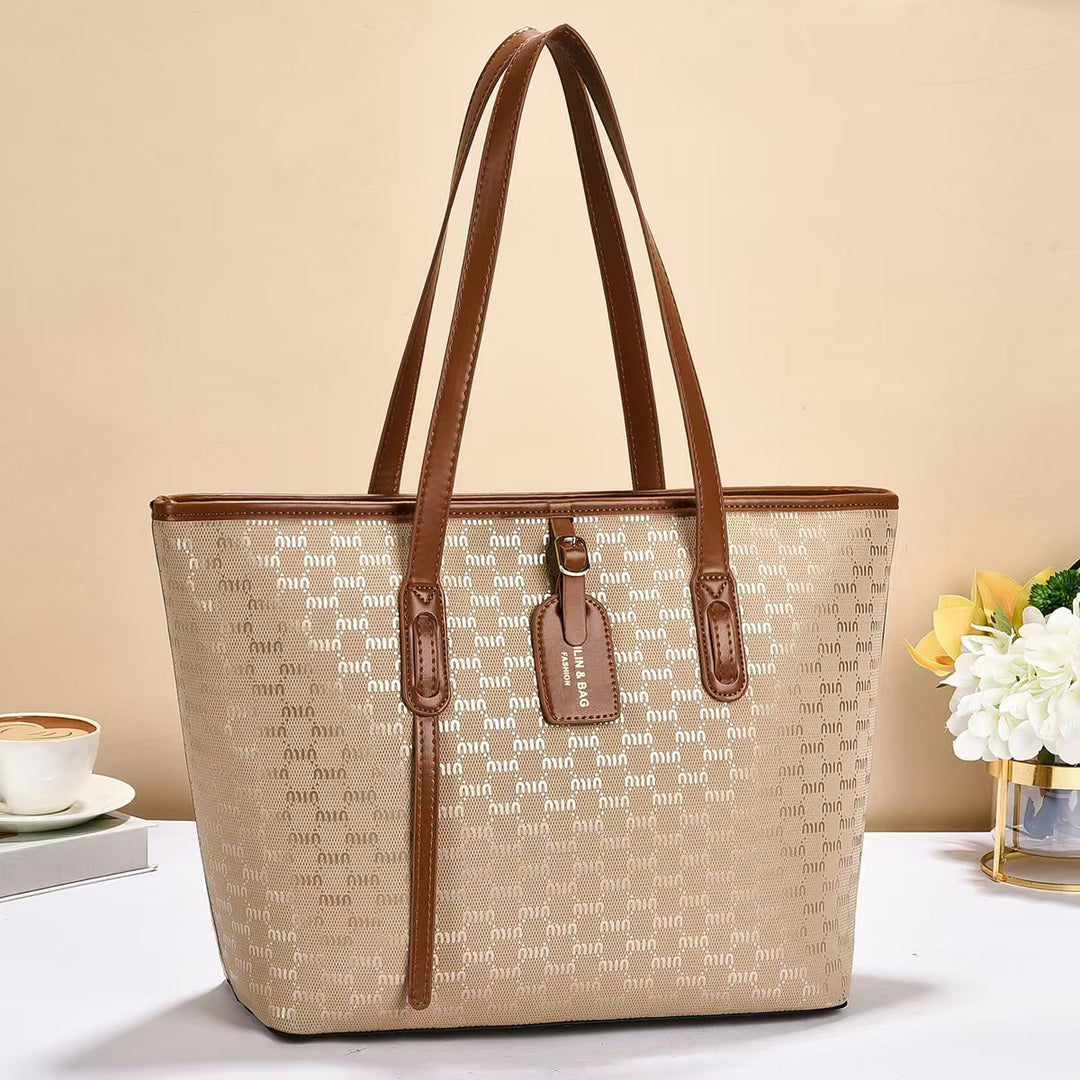 Women's tote bag with luxurious design and structured outer material
