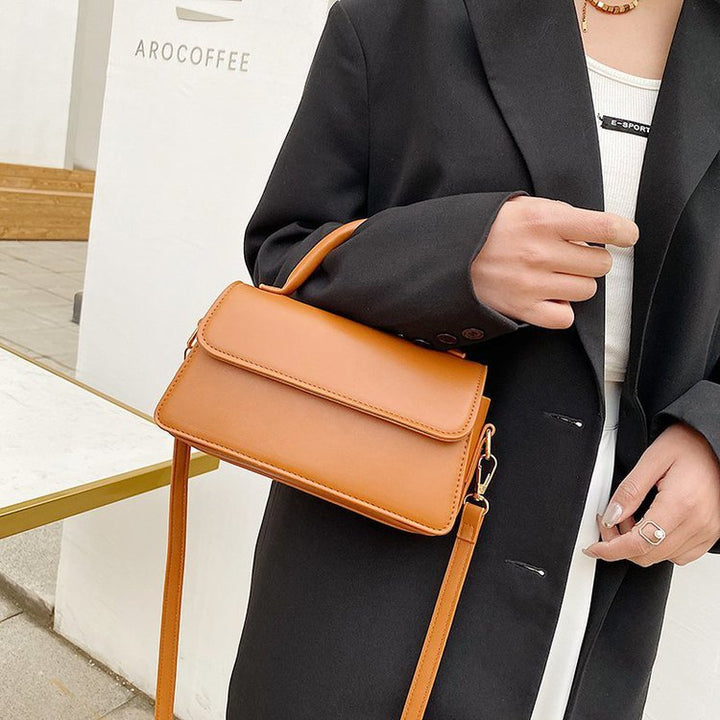 Ladies elegant shoulder bag with detachable carrying strap