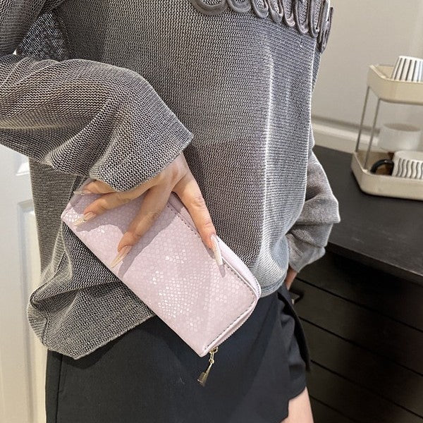 Women's elegant wallet in luxurious snake pattern