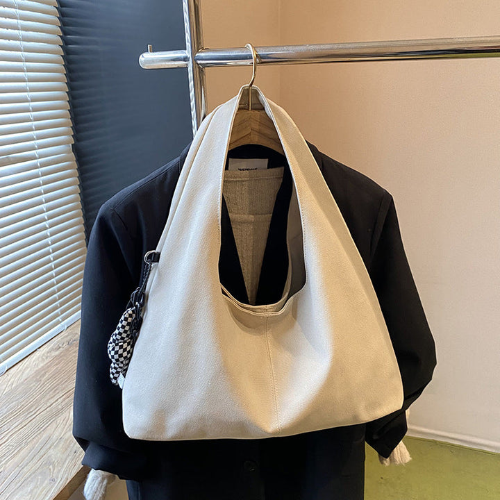 Women's fashionable tote bag with innovative carrying opening