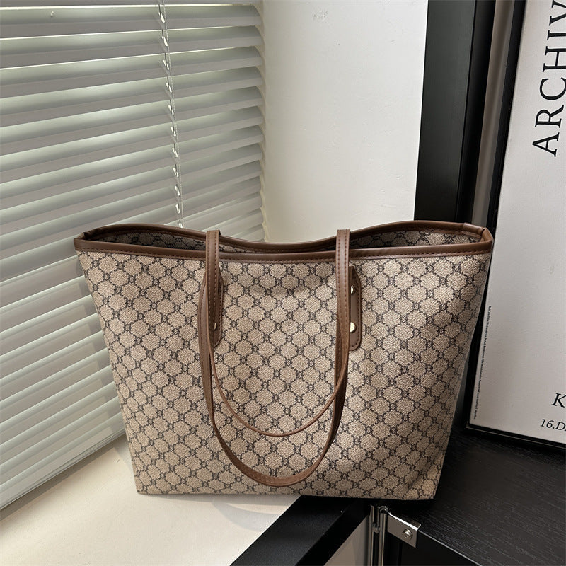 Ladies elegant tote bag with geometric pattern