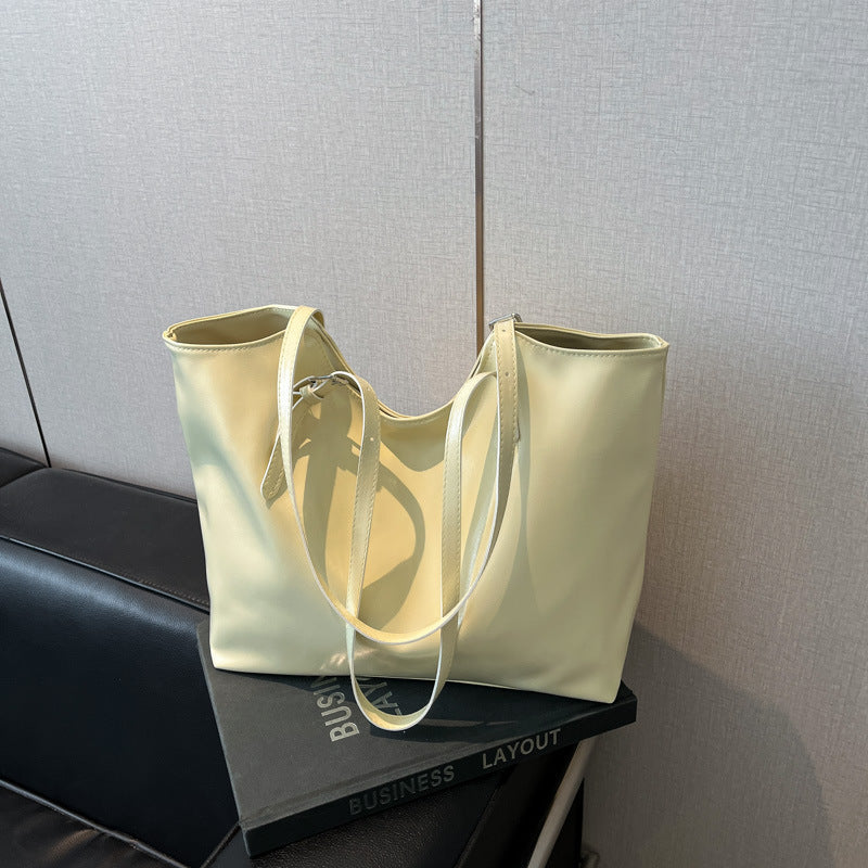 Women's stylish tote bag with practical inner pockets