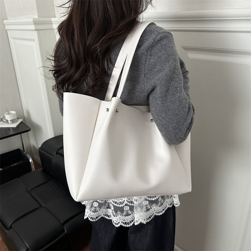 Women's tote bag with elegant minimalist structure and sturdy carrying handles