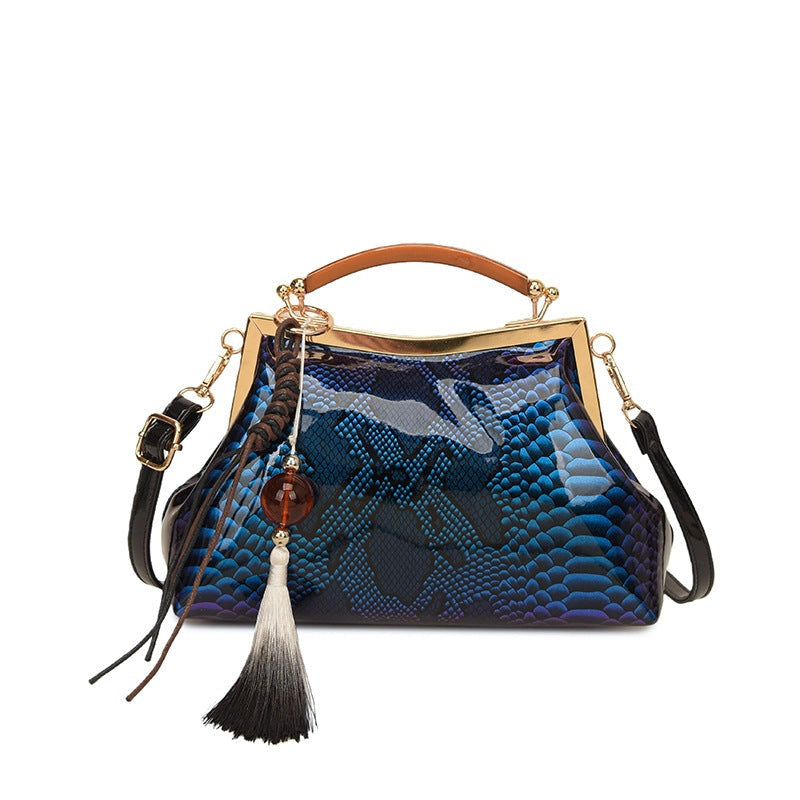 Ladies elegant tote bag in stylish snake leather look