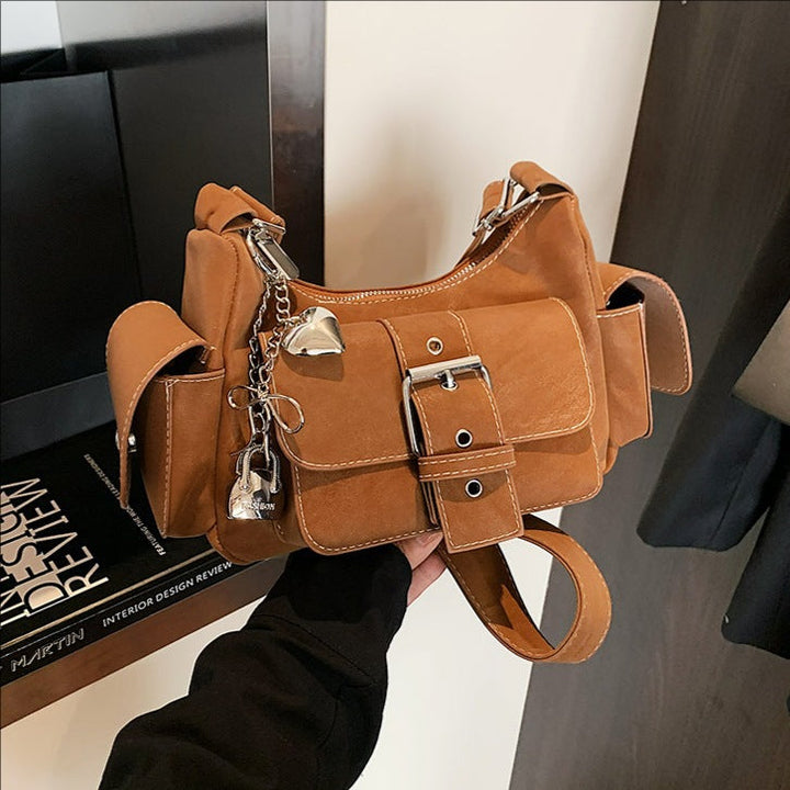 Women's shoulder bag in modern design with practical compartments