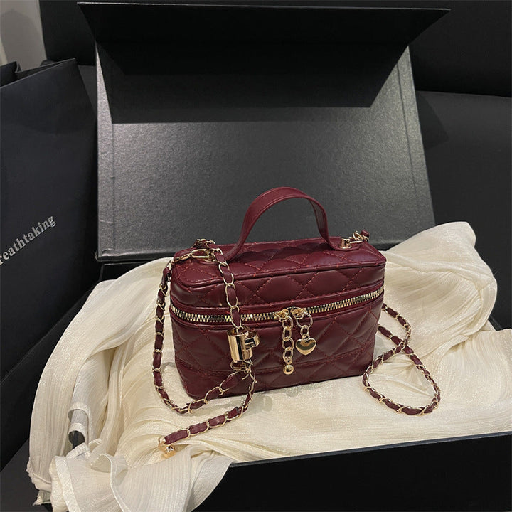 Women’s elegant quilted mini handbag with detachable shoulder strap