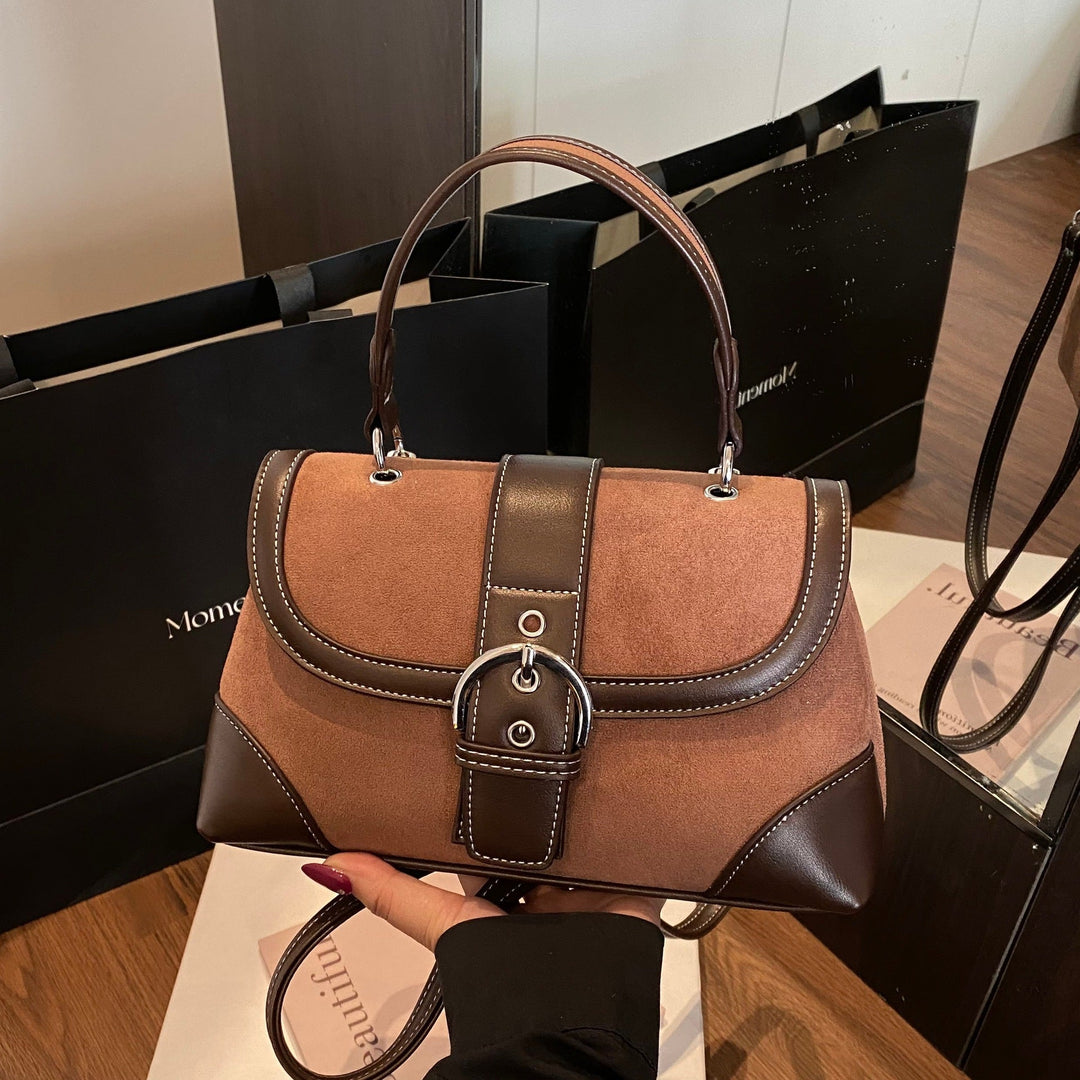 Women's practical shoulder bag made of high-quality synthetic leather