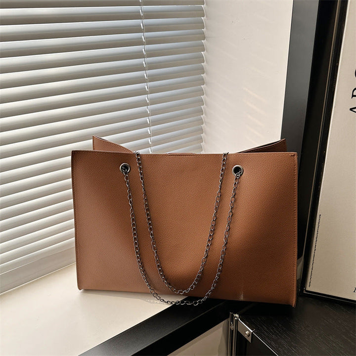 Women elegant tote bag with practical inner compartment and stylish chain strap