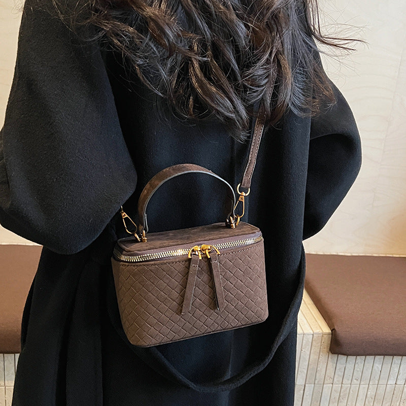 Women's structured shoulder bag with detachable carrying strap